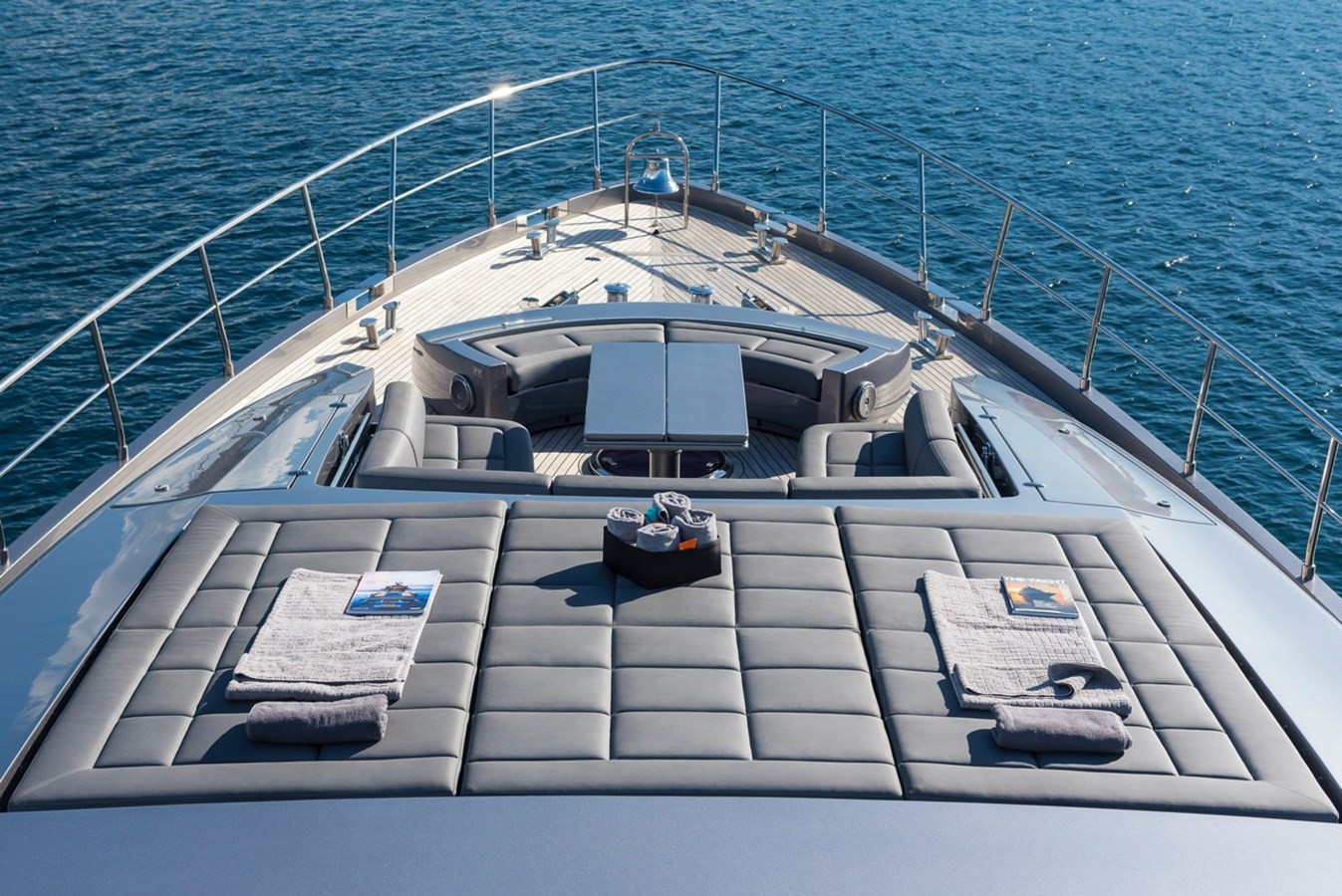 https://arconyachts.ams3.digitaloceanspaces.com/68806/conversions/large_4719733-optimize.jpg
