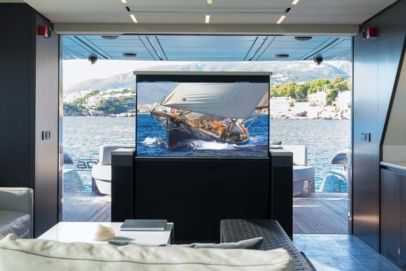 https://arconyachts.ams3.digitaloceanspaces.com/68822/conversions/large_4719737-optimize.jpg