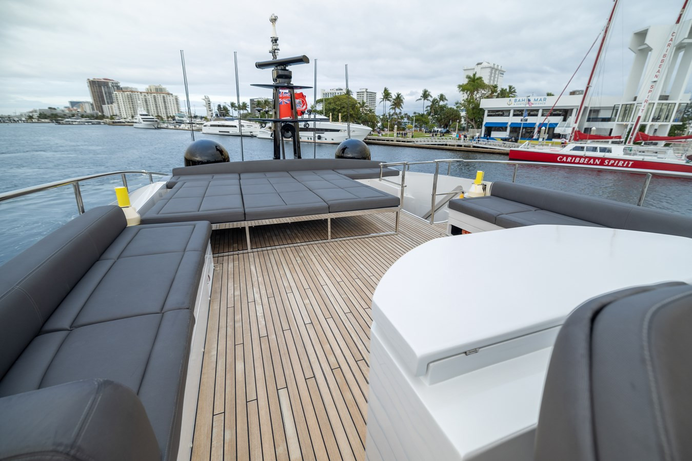 https://arconyachts.ams3.digitaloceanspaces.com/68844/conversions/large_4557380-optimize.jpg
