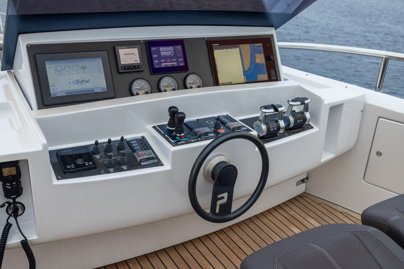 https://arconyachts.ams3.digitaloceanspaces.com/68851/conversions/large_4557383-optimize.jpg