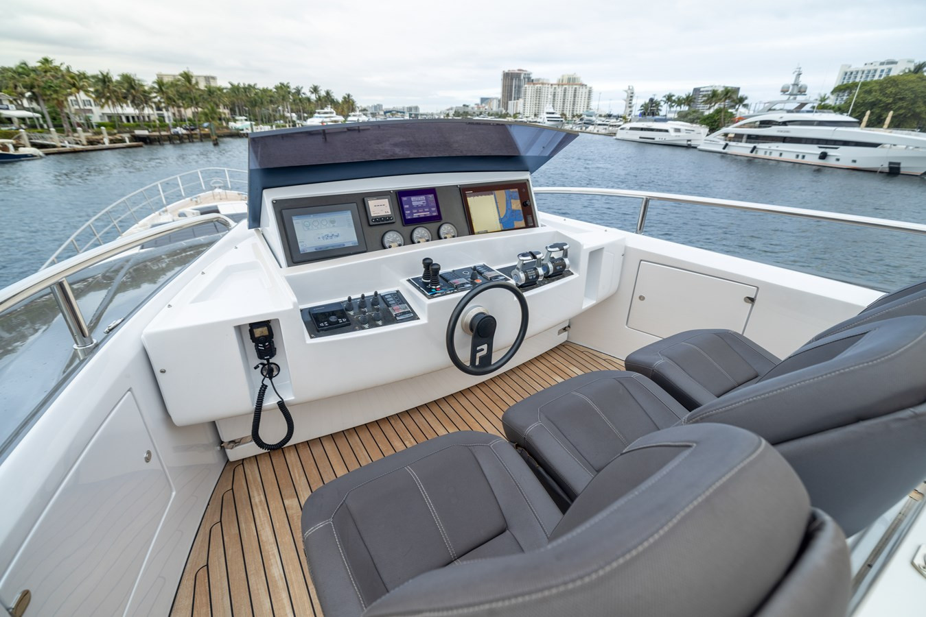 https://arconyachts.ams3.digitaloceanspaces.com/68854/conversions/large_4557384-optimize.jpg