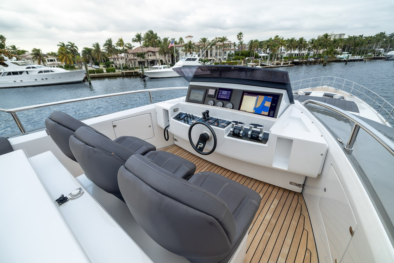 https://arconyachts.ams3.digitaloceanspaces.com/68857/conversions/large_4557385-optimize.jpg