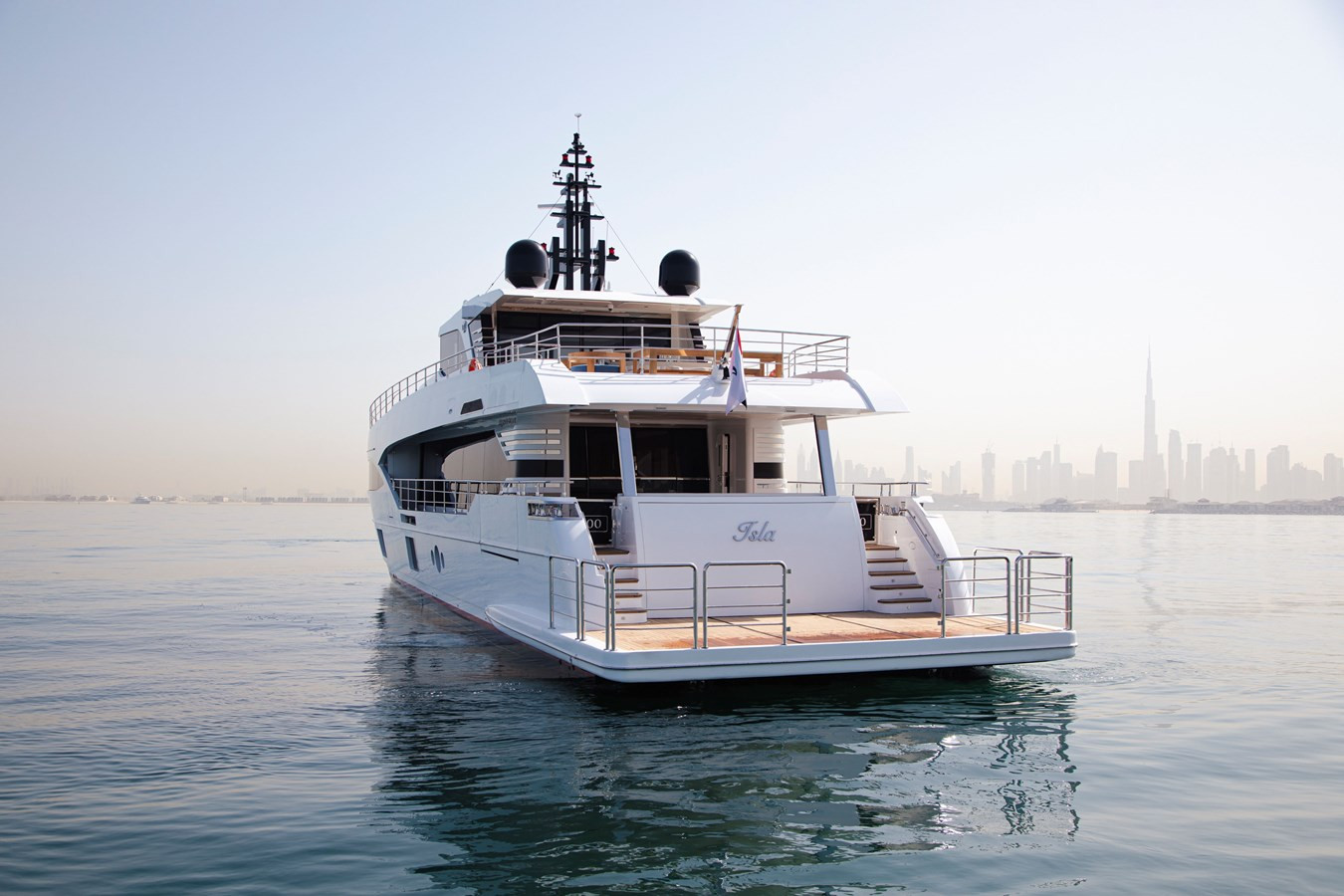 https://arconyachts.ams3.digitaloceanspaces.com/68917/conversions/large_4124214-optimize.jpg