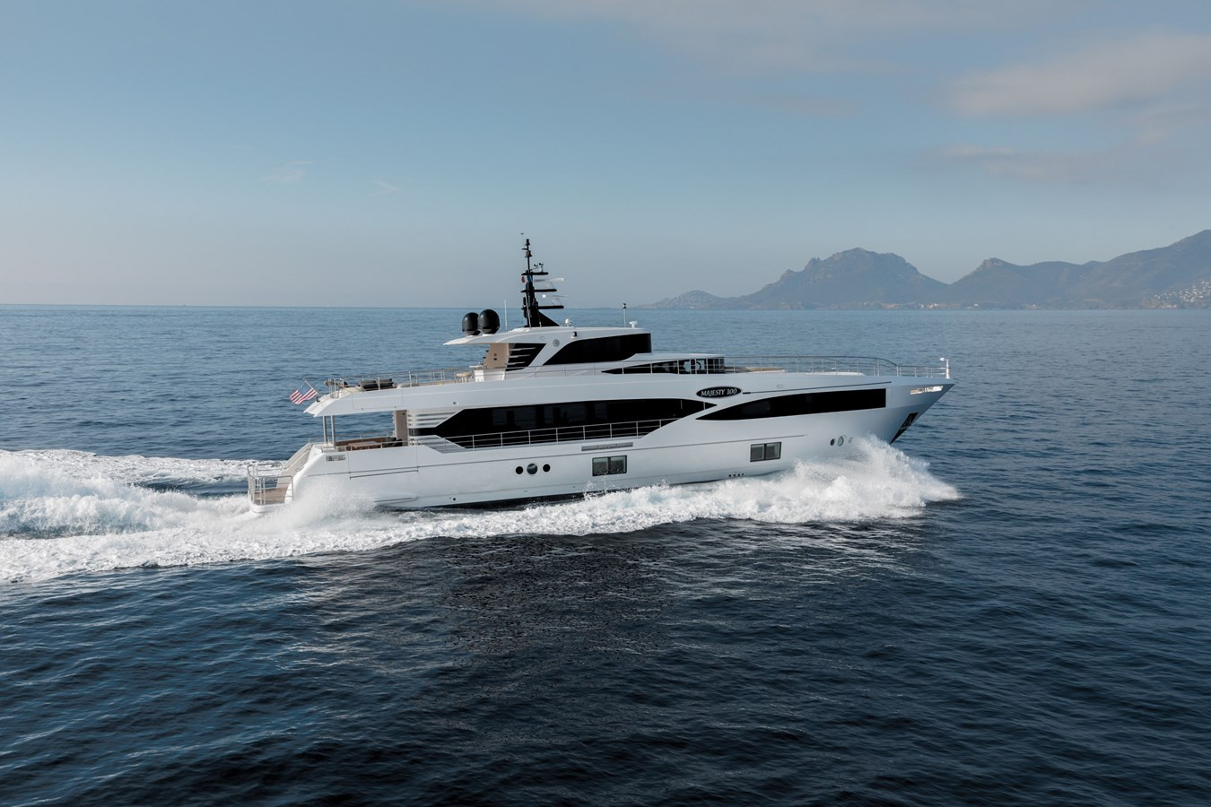 https://arconyachts.ams3.digitaloceanspaces.com/68922/conversions/large_4124216-optimize.jpg