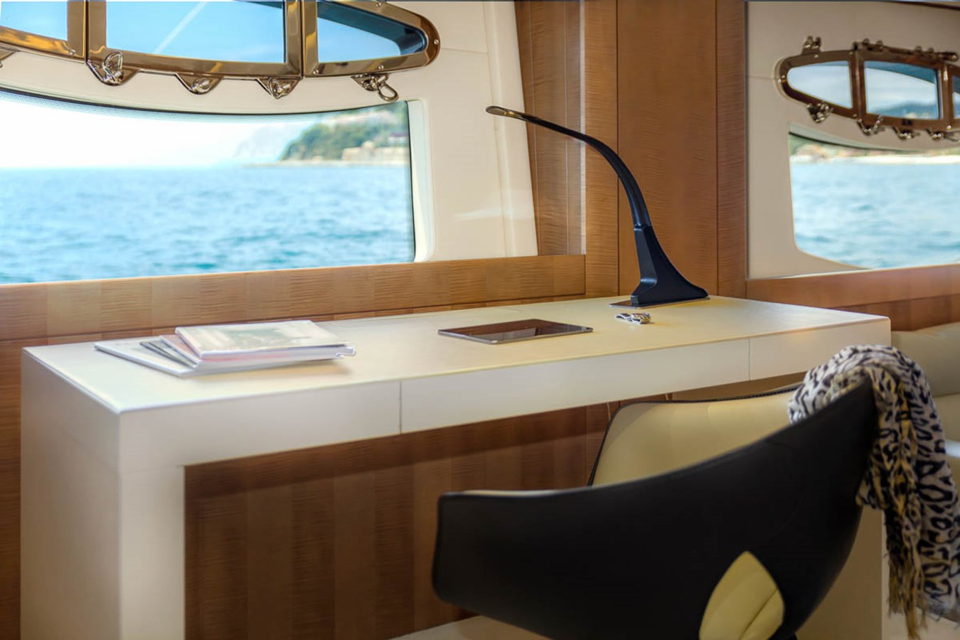 https://arconyachts.ams3.digitaloceanspaces.com/68938/conversions/large_3304669-optimize.jpg