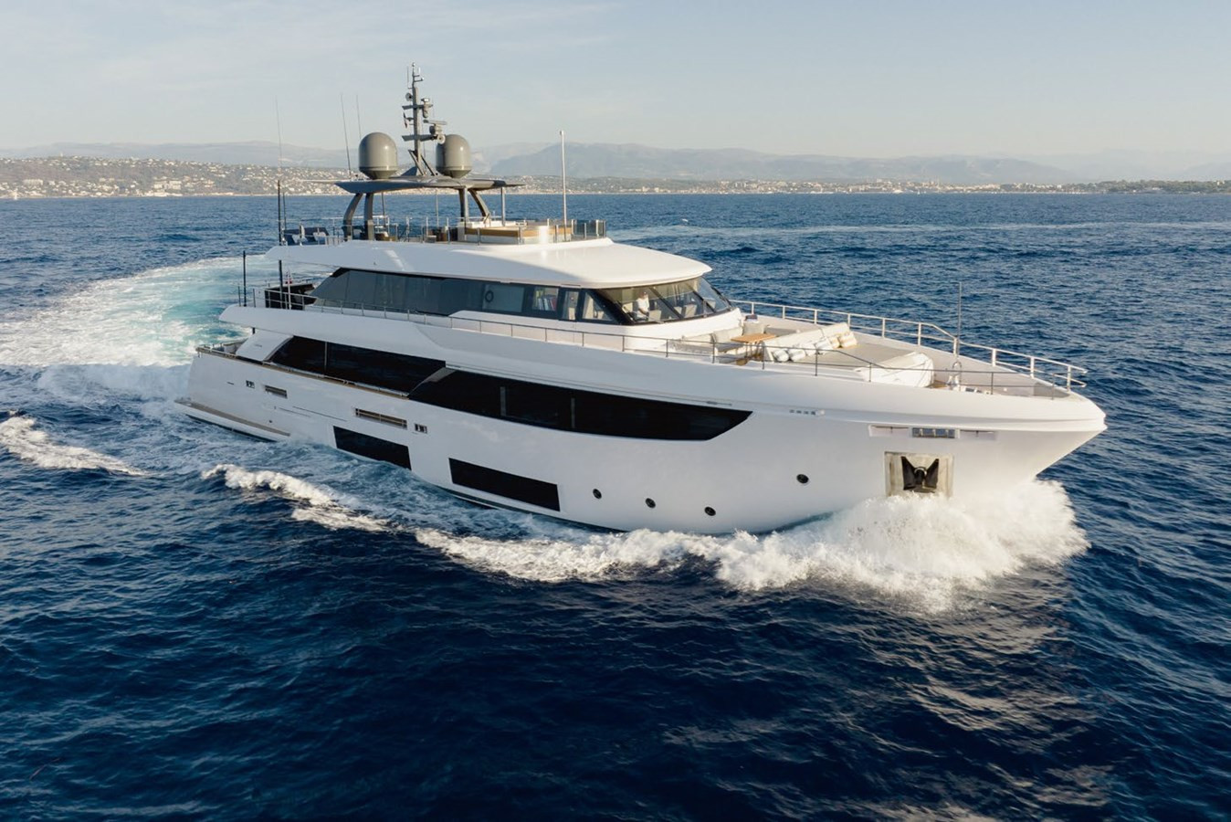 https://arconyachts.ams3.digitaloceanspaces.com/68939/conversions/large_4471155-optimize.jpg