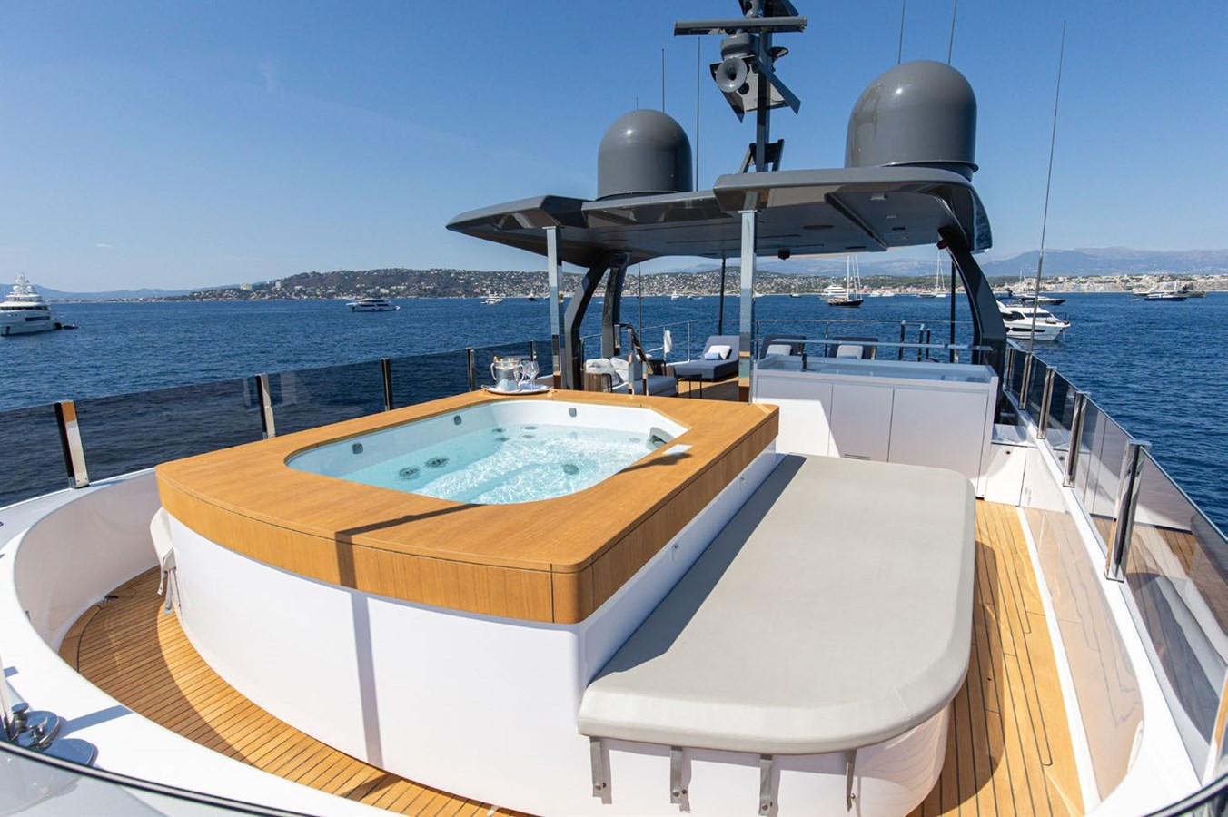 https://arconyachts.ams3.digitaloceanspaces.com/68973/conversions/large_4471163-optimize.jpg