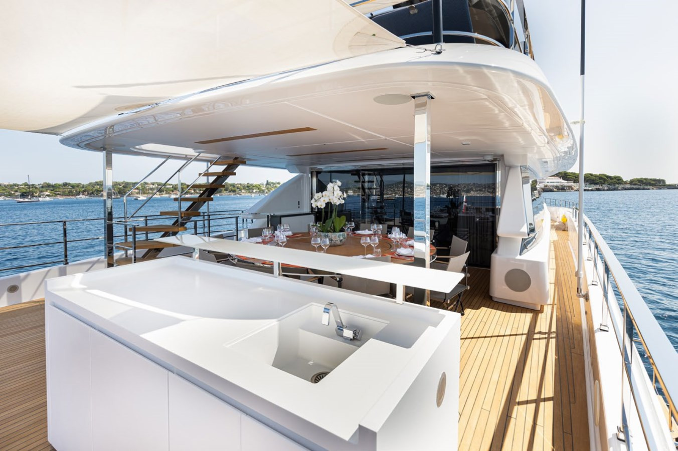 https://arconyachts.ams3.digitaloceanspaces.com/68985/conversions/large_4471177-optimize.jpg