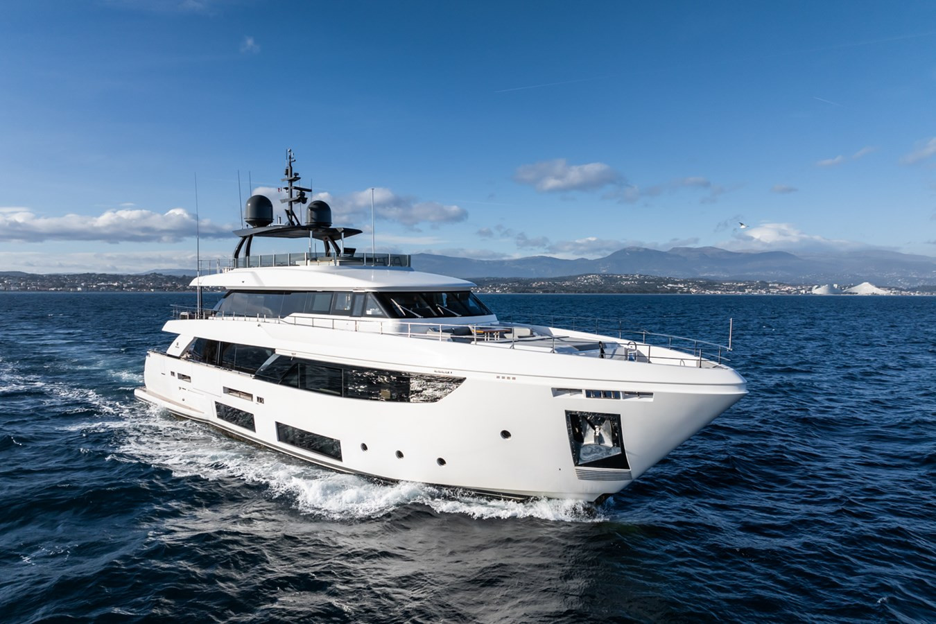 https://arconyachts.ams3.digitaloceanspaces.com/68989/conversions/large_4722802-optimize.jpg