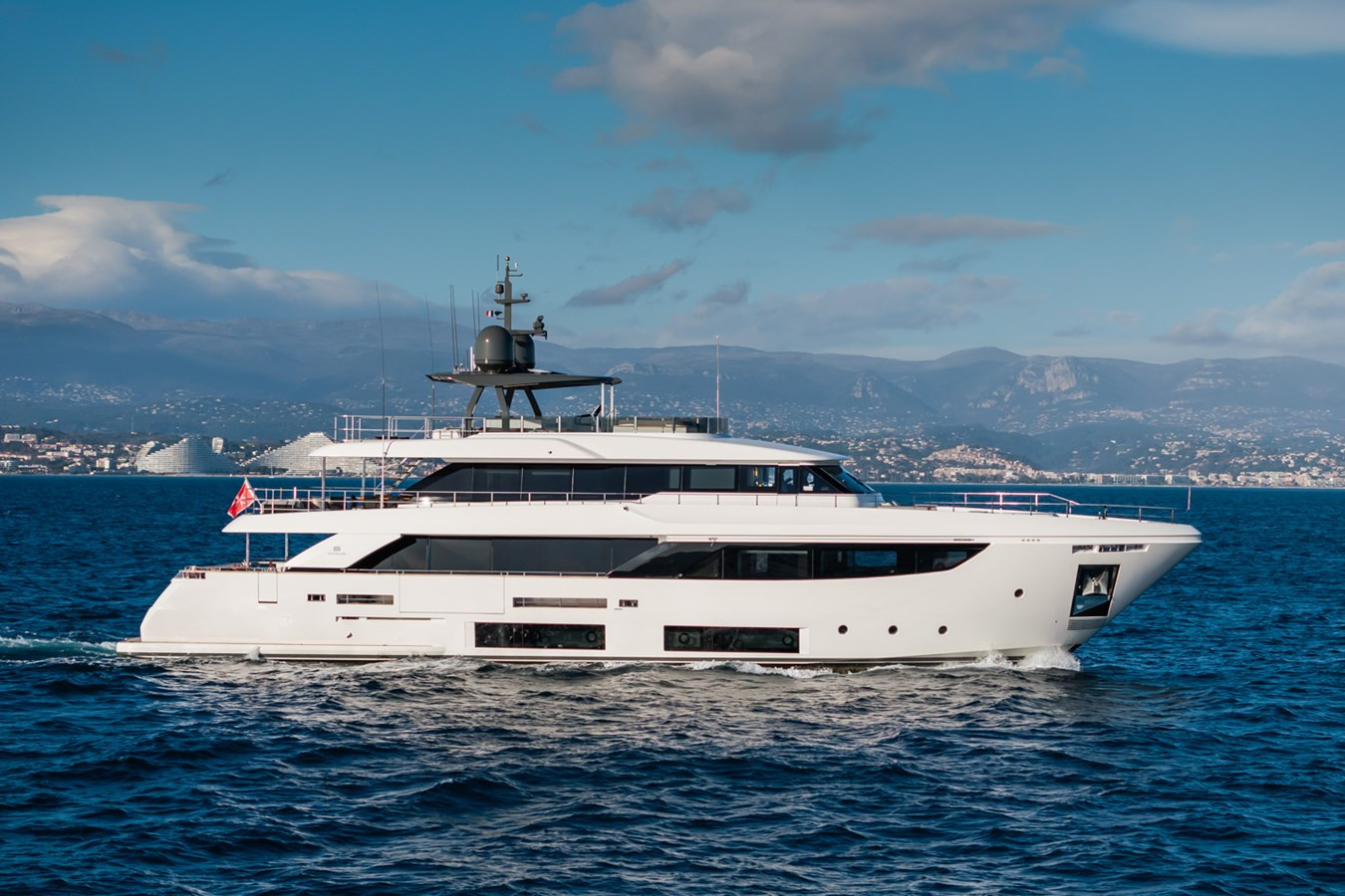 https://arconyachts.ams3.digitaloceanspaces.com/68994/conversions/large_4722804-optimize.jpg