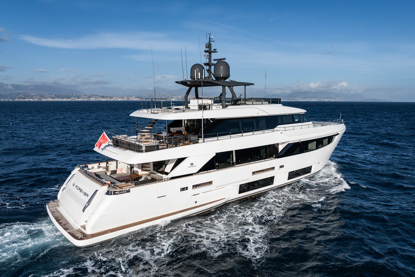 https://arconyachts.ams3.digitaloceanspaces.com/68997/conversions/large_4722809-optimize.jpg