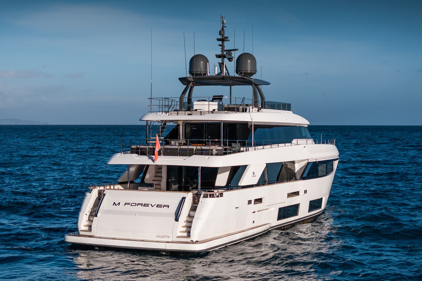 https://arconyachts.ams3.digitaloceanspaces.com/69003/conversions/large_4722824-optimize.jpg