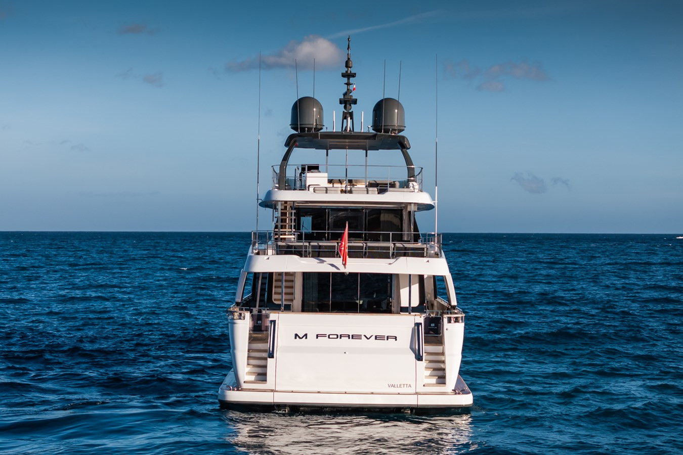 https://arconyachts.ams3.digitaloceanspaces.com/69012/conversions/large_4722823-optimize.jpg