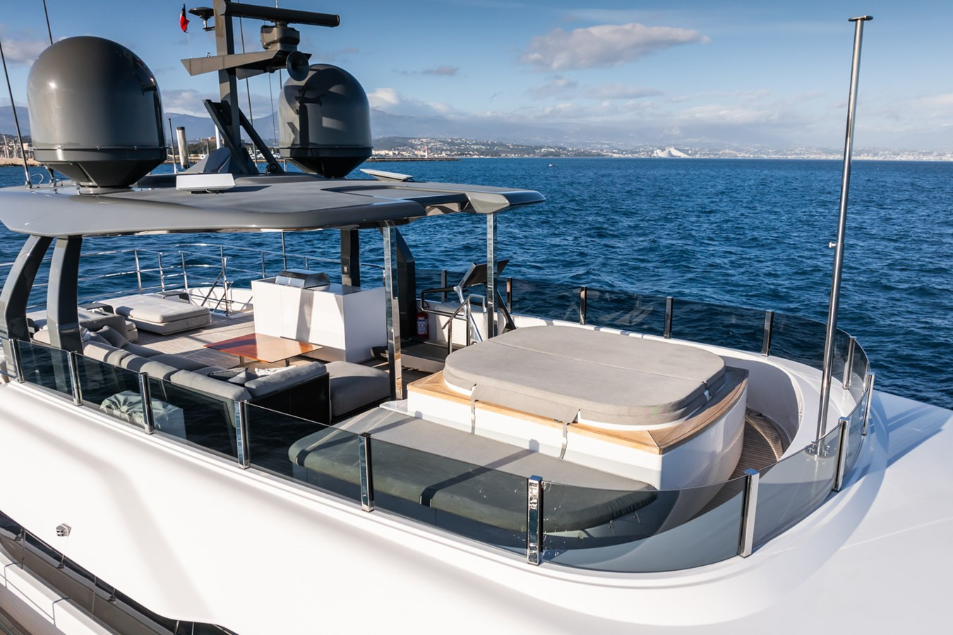https://arconyachts.ams3.digitaloceanspaces.com/69024/conversions/large_4722845-optimize.jpg
