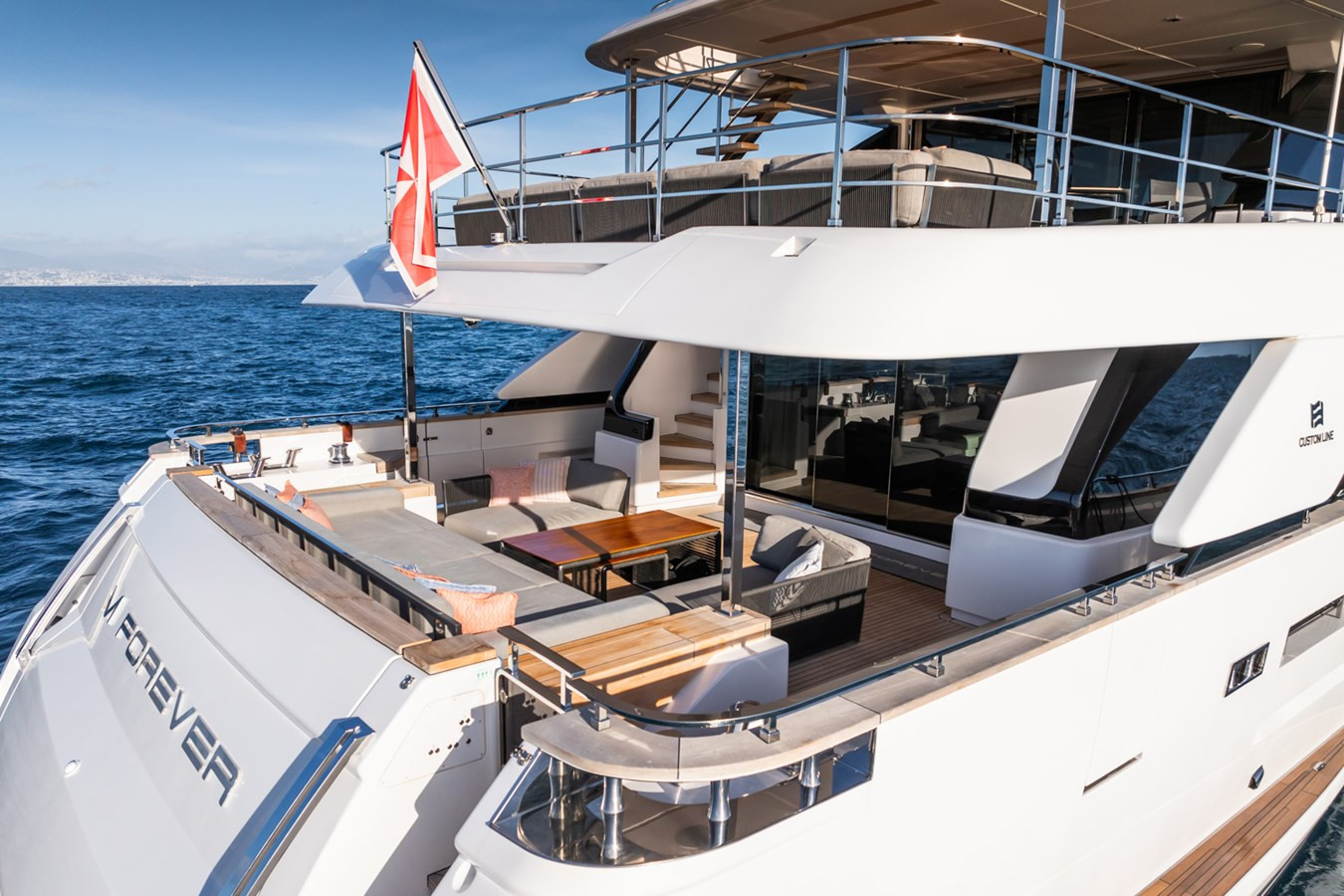 https://arconyachts.ams3.digitaloceanspaces.com/69040/conversions/large_4722851-optimize.jpg