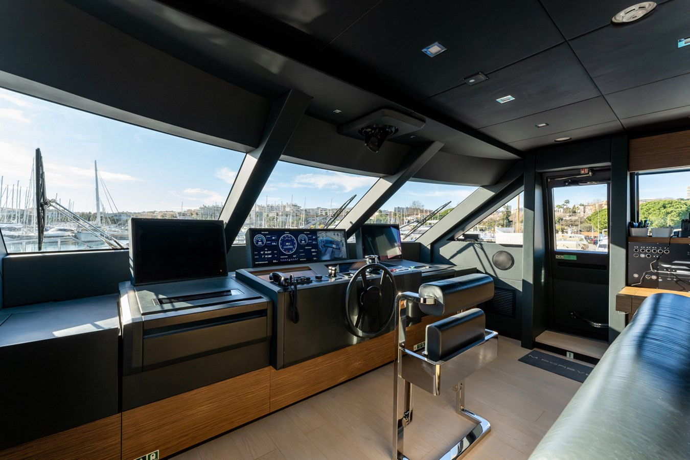 https://arconyachts.ams3.digitaloceanspaces.com/69088/conversions/large_4722938-optimize.jpg