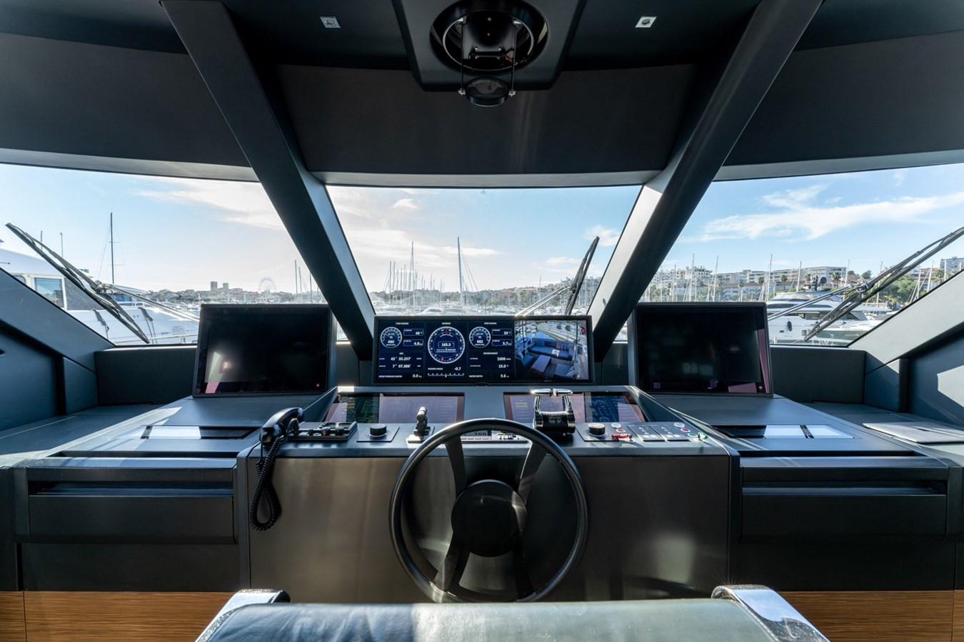 https://arconyachts.ams3.digitaloceanspaces.com/69091/conversions/large_4722940-optimize.jpg