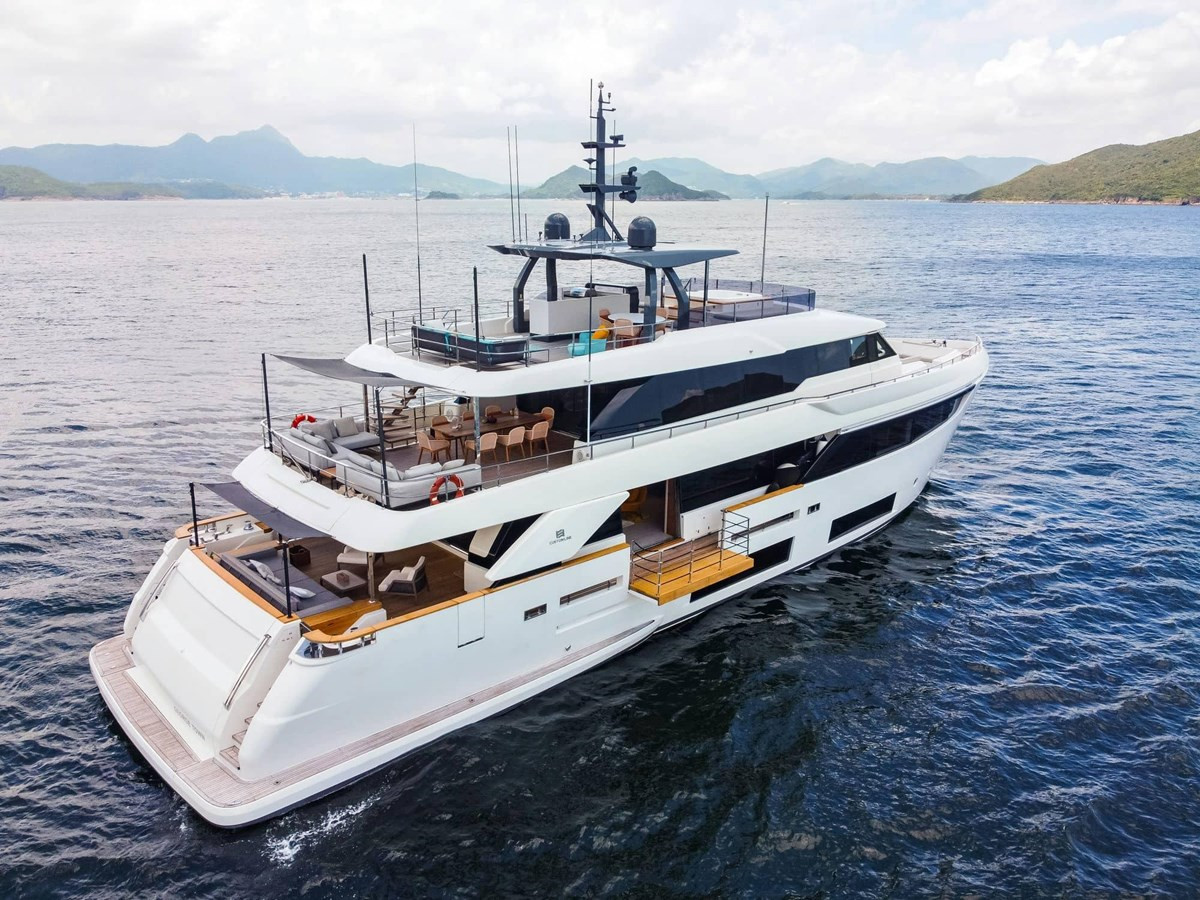 https://arconyachts.ams3.digitaloceanspaces.com/69172/conversions/large_4696995-optimize.jpg