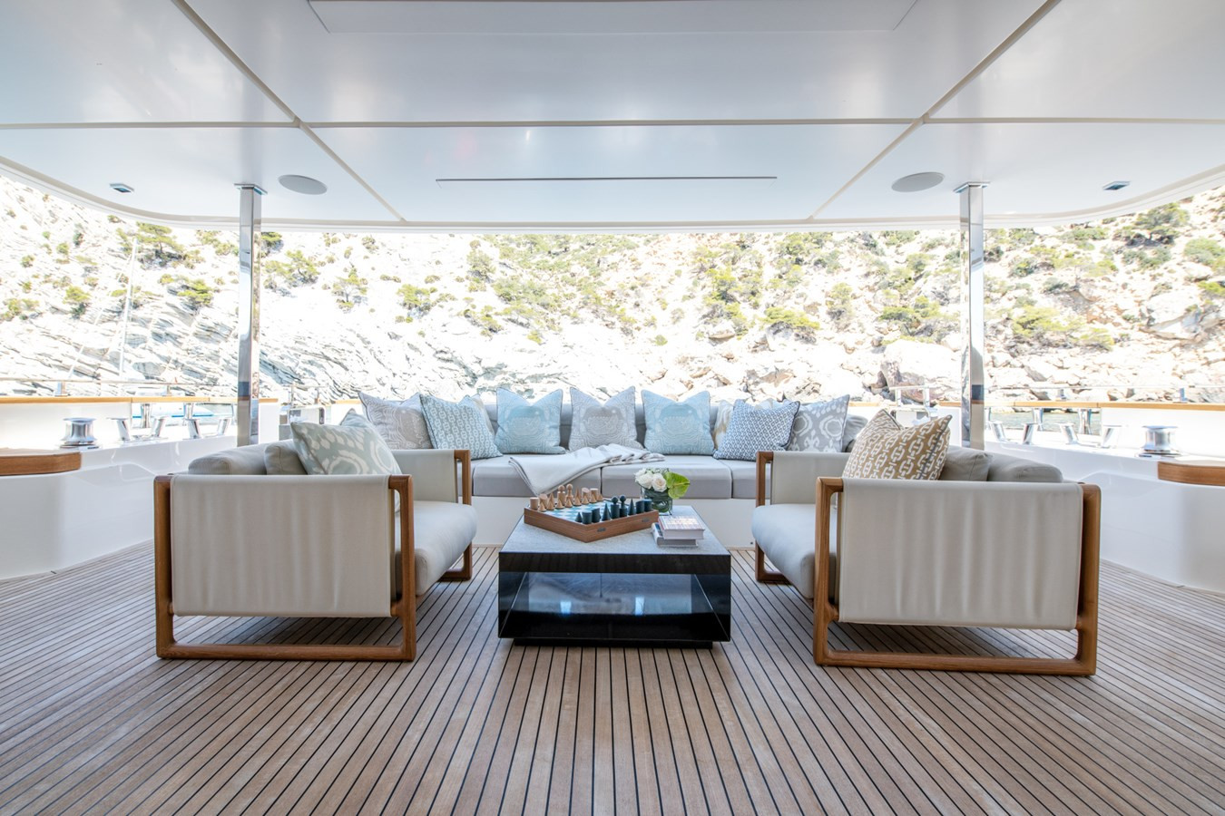 https://arconyachts.ams3.digitaloceanspaces.com/69228/conversions/large_4160292-optimize.jpg