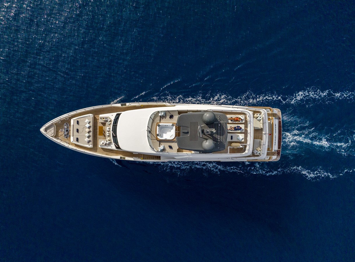 https://arconyachts.ams3.digitaloceanspaces.com/69260/conversions/large_4160302-optimize.jpg