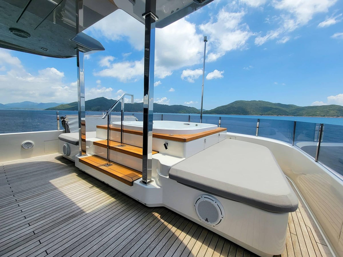 https://arconyachts.ams3.digitaloceanspaces.com/69278/conversions/large_4697036-optimize.jpg