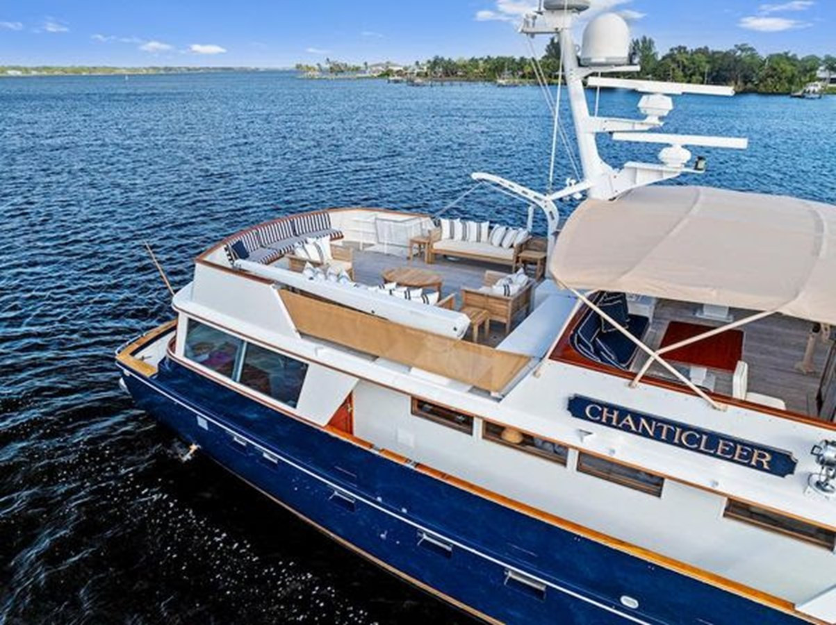 https://arconyachts.ams3.digitaloceanspaces.com/69340/conversions/large_4579639-optimize.jpg