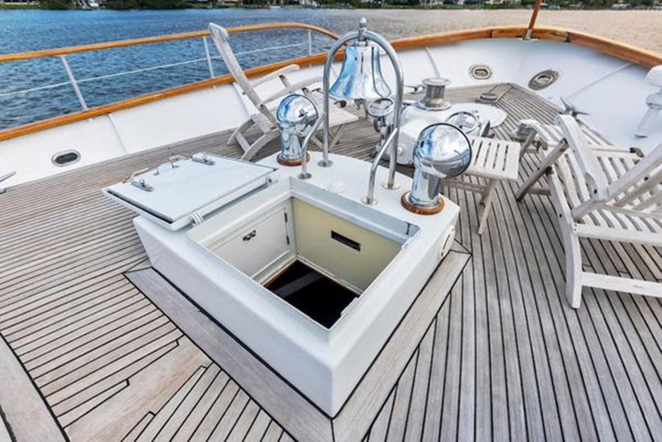 https://arconyachts.ams3.digitaloceanspaces.com/69368/conversions/large_4579648-optimize.jpg