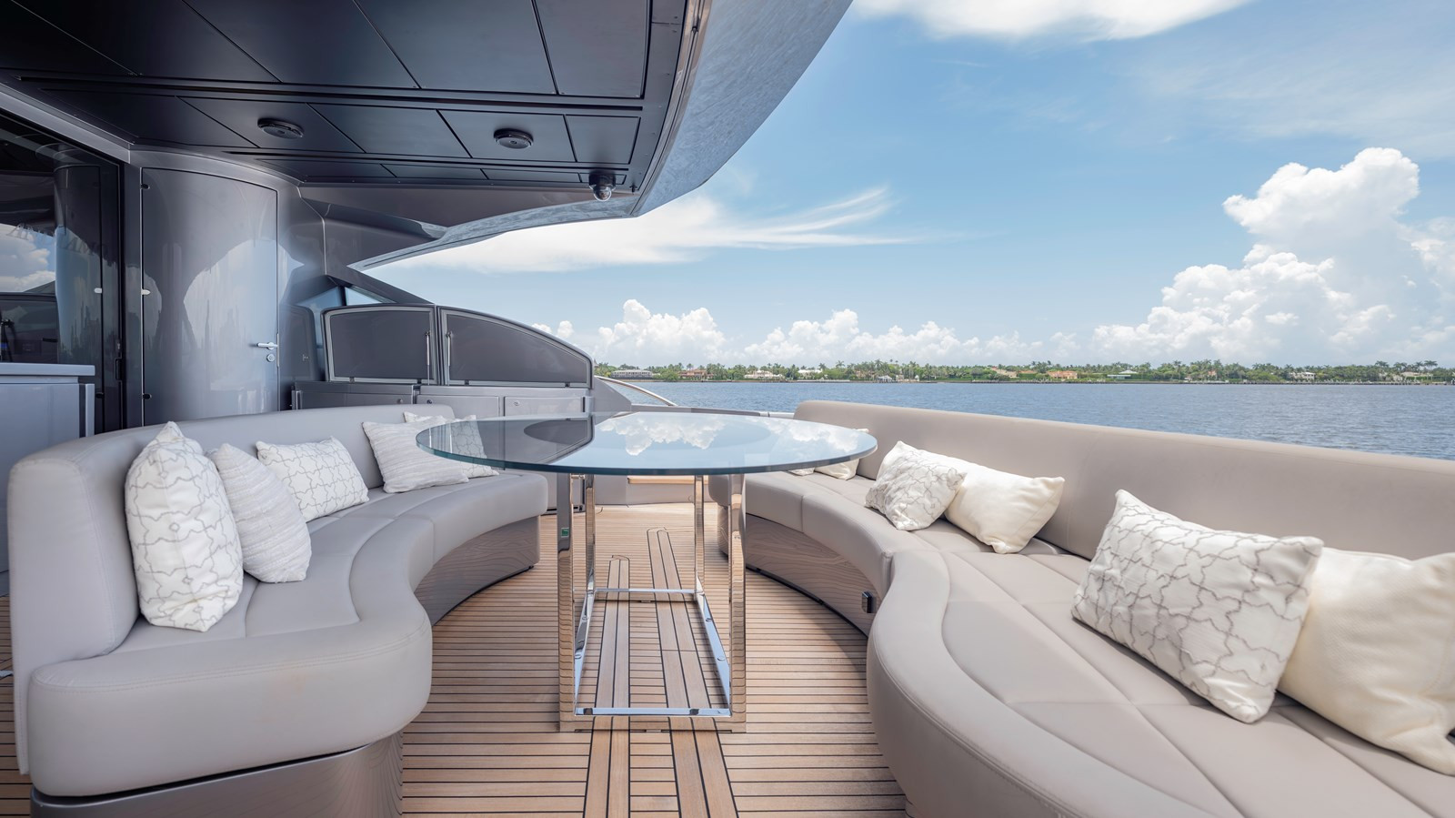 https://arconyachts.ams3.digitaloceanspaces.com/69476/conversions/large_4695756-optimize.jpg