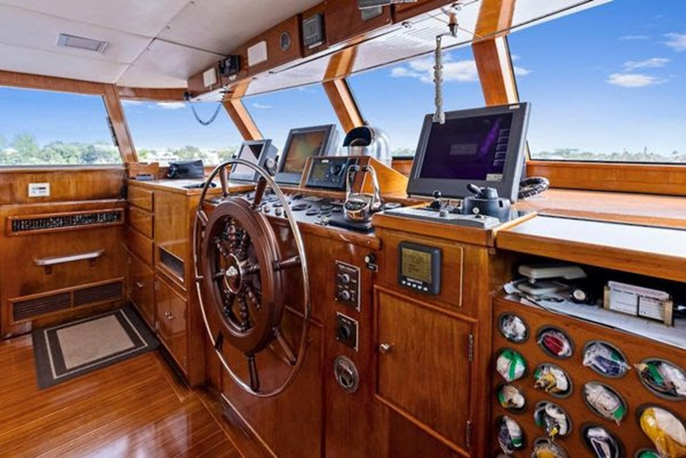 https://arconyachts.ams3.digitaloceanspaces.com/69484/conversions/large_4579688-optimize.jpg