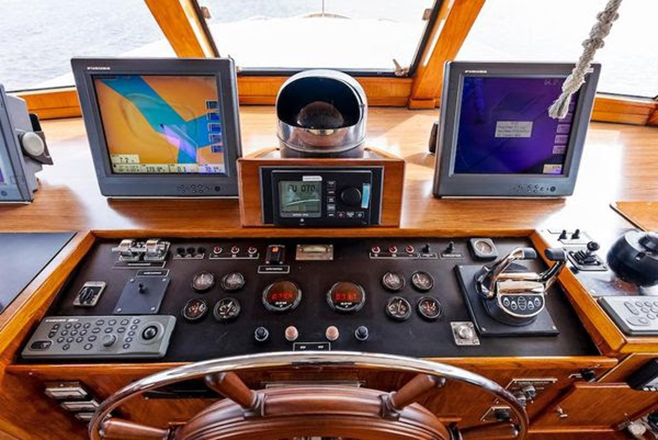 https://arconyachts.ams3.digitaloceanspaces.com/69487/conversions/large_4579689-optimize.jpg