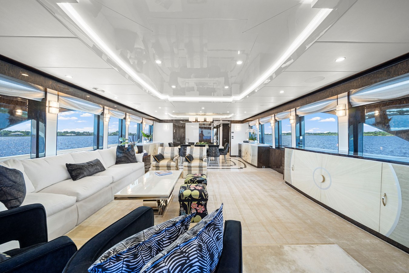 https://arconyachts.ams3.digitaloceanspaces.com/69512/conversions/large_4721435-optimize.jpg