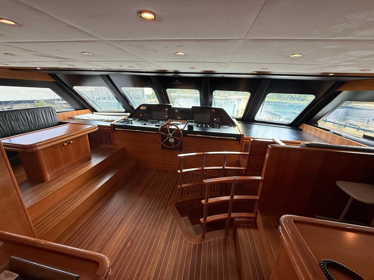 https://arconyachts.ams3.digitaloceanspaces.com/69533/conversions/large_4739432-optimize.jpg