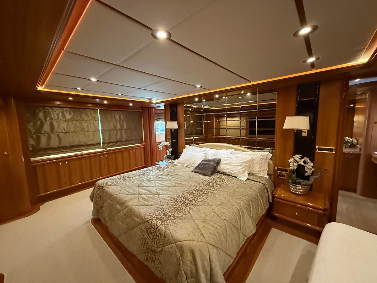 https://arconyachts.ams3.digitaloceanspaces.com/69536/conversions/large_4739433-optimize.jpg