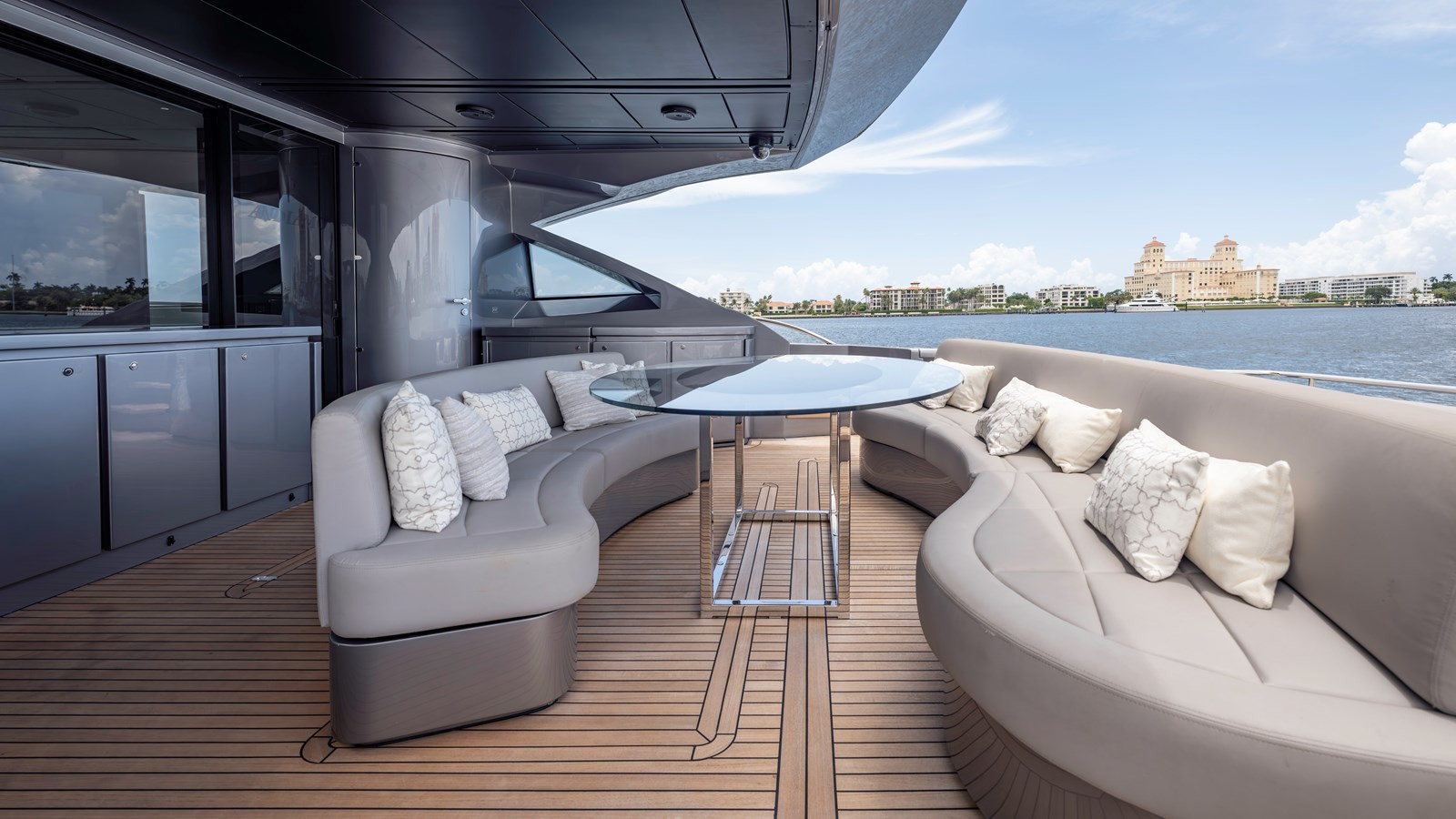 https://arconyachts.ams3.digitaloceanspaces.com/69561/conversions/large_4695752-optimize.jpg