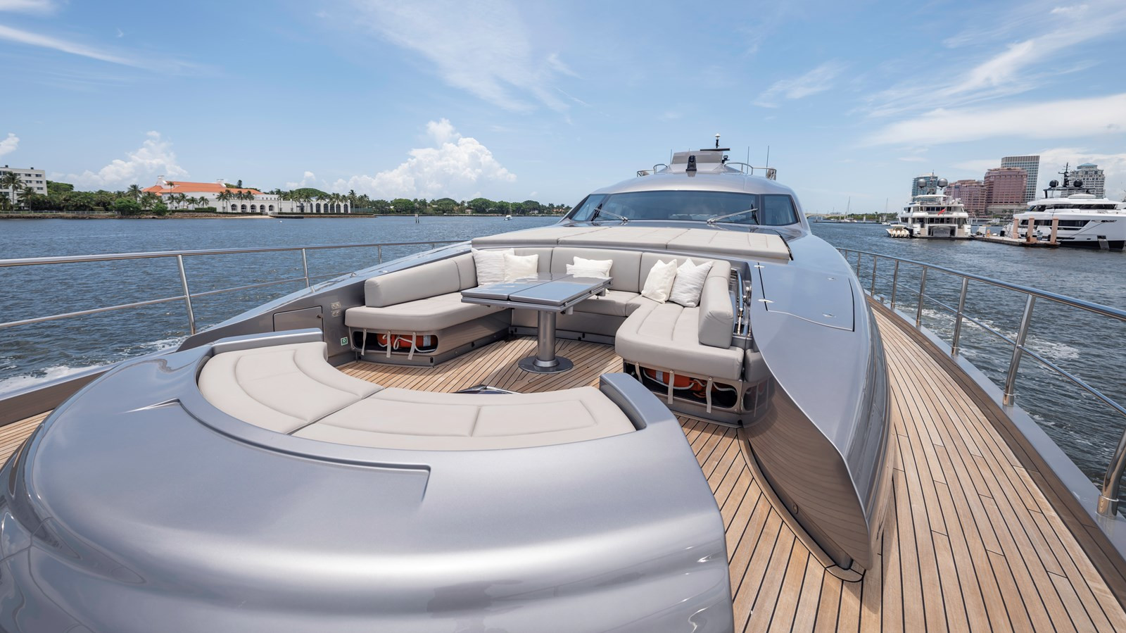 https://arconyachts.ams3.digitaloceanspaces.com/69589/conversions/large_4695766-optimize.jpg