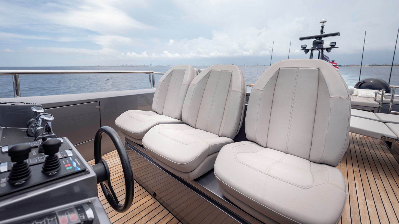 https://arconyachts.ams3.digitaloceanspaces.com/69613/conversions/large_4695763-optimize.jpg
