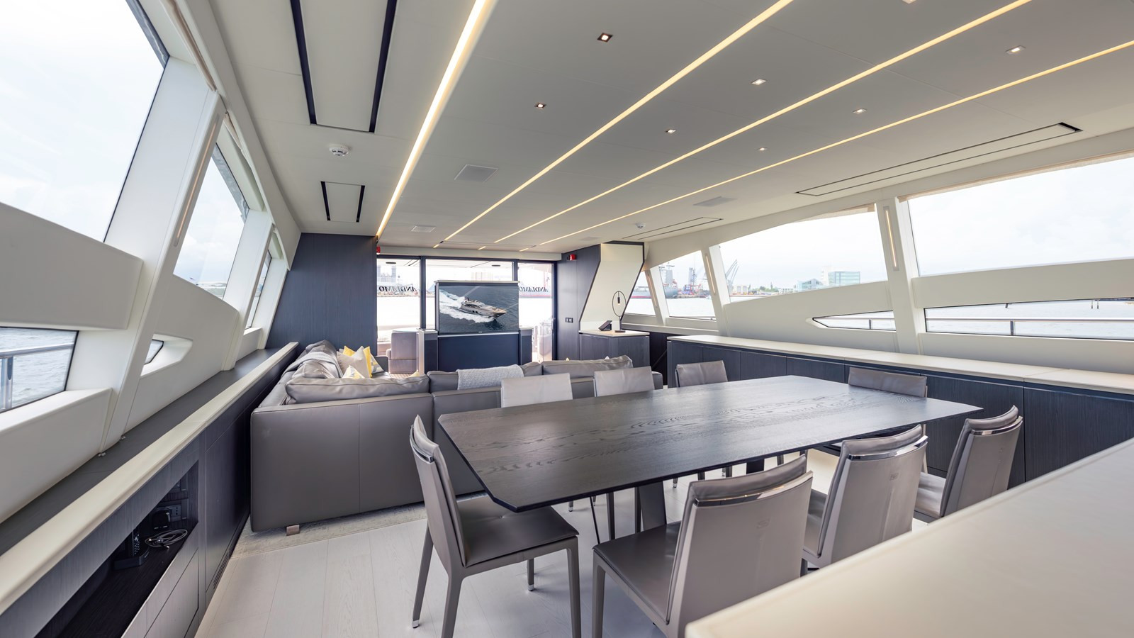https://arconyachts.ams3.digitaloceanspaces.com/69638/conversions/large_4695770-optimize.jpg