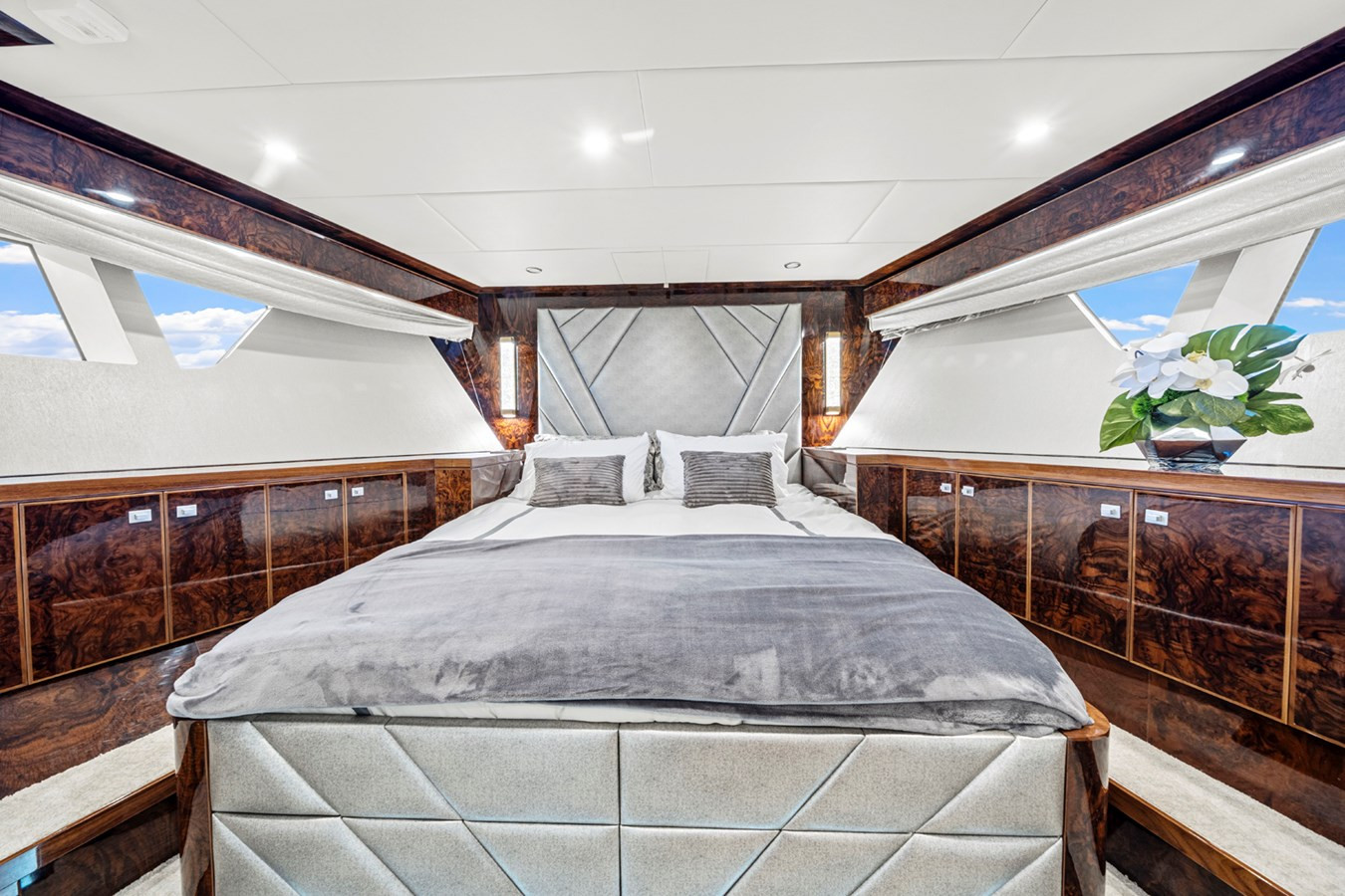 https://arconyachts.ams3.digitaloceanspaces.com/69641/conversions/large_4721479-optimize.jpg
