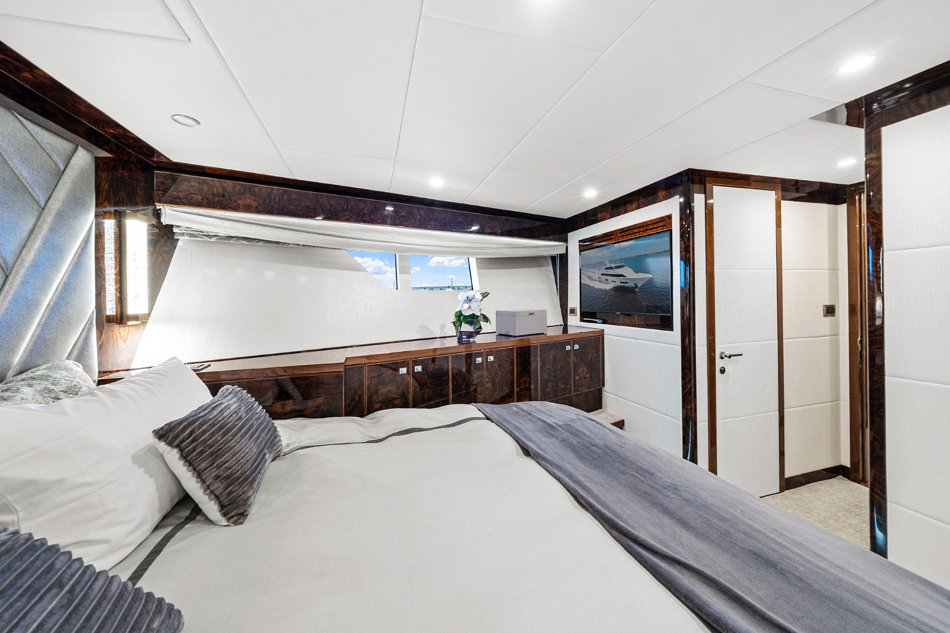 https://arconyachts.ams3.digitaloceanspaces.com/69644/conversions/large_4721480-optimize.jpg