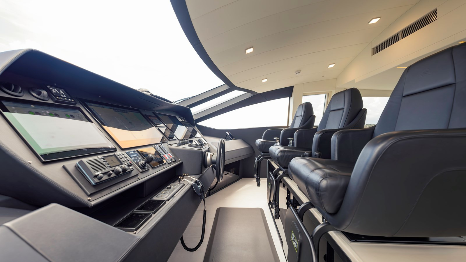 https://arconyachts.ams3.digitaloceanspaces.com/69646/conversions/large_4695773-optimize.jpg