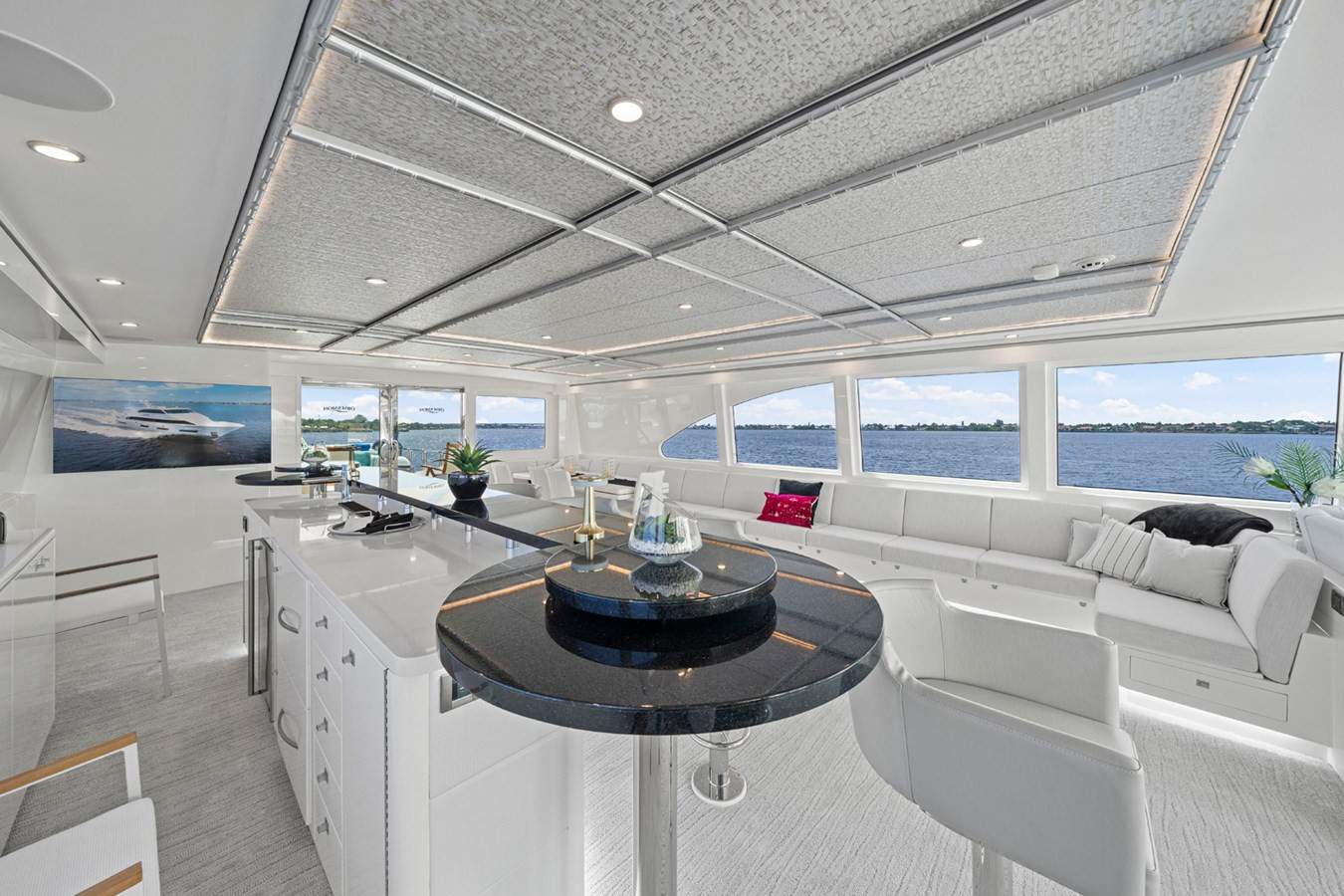https://arconyachts.ams3.digitaloceanspaces.com/69669/conversions/large_4721490-optimize.jpg