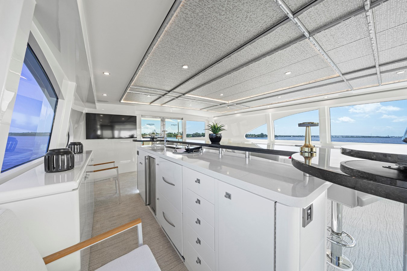 https://arconyachts.ams3.digitaloceanspaces.com/69671/conversions/large_4721491-optimize.jpg
