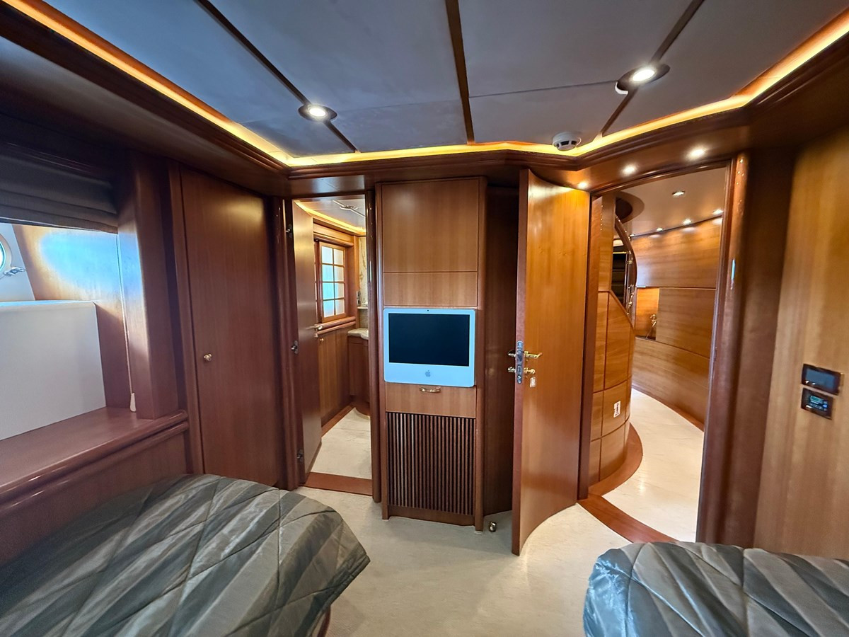 https://arconyachts.ams3.digitaloceanspaces.com/69673/conversions/large_4739482-optimize.jpg