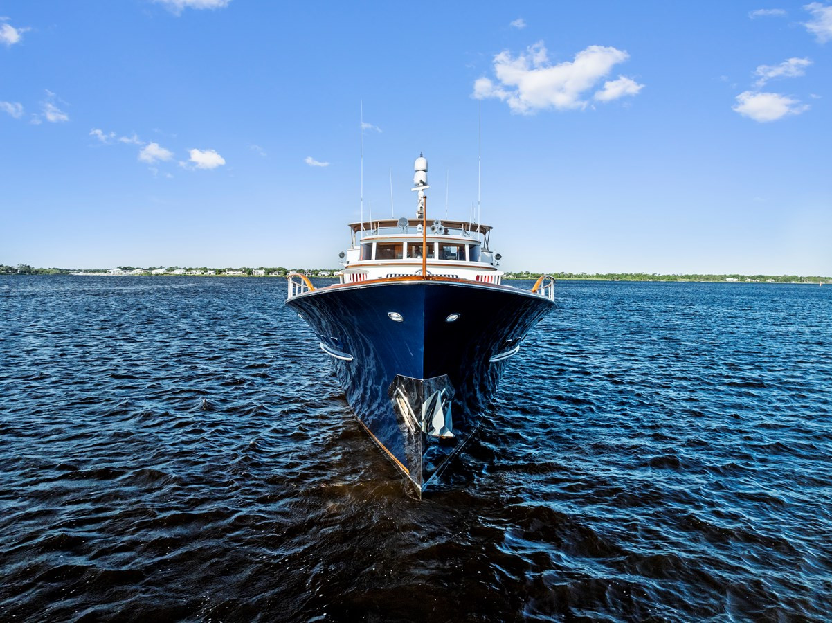 https://arconyachts.ams3.digitaloceanspaces.com/69679/conversions/large_4613938-optimize.jpg