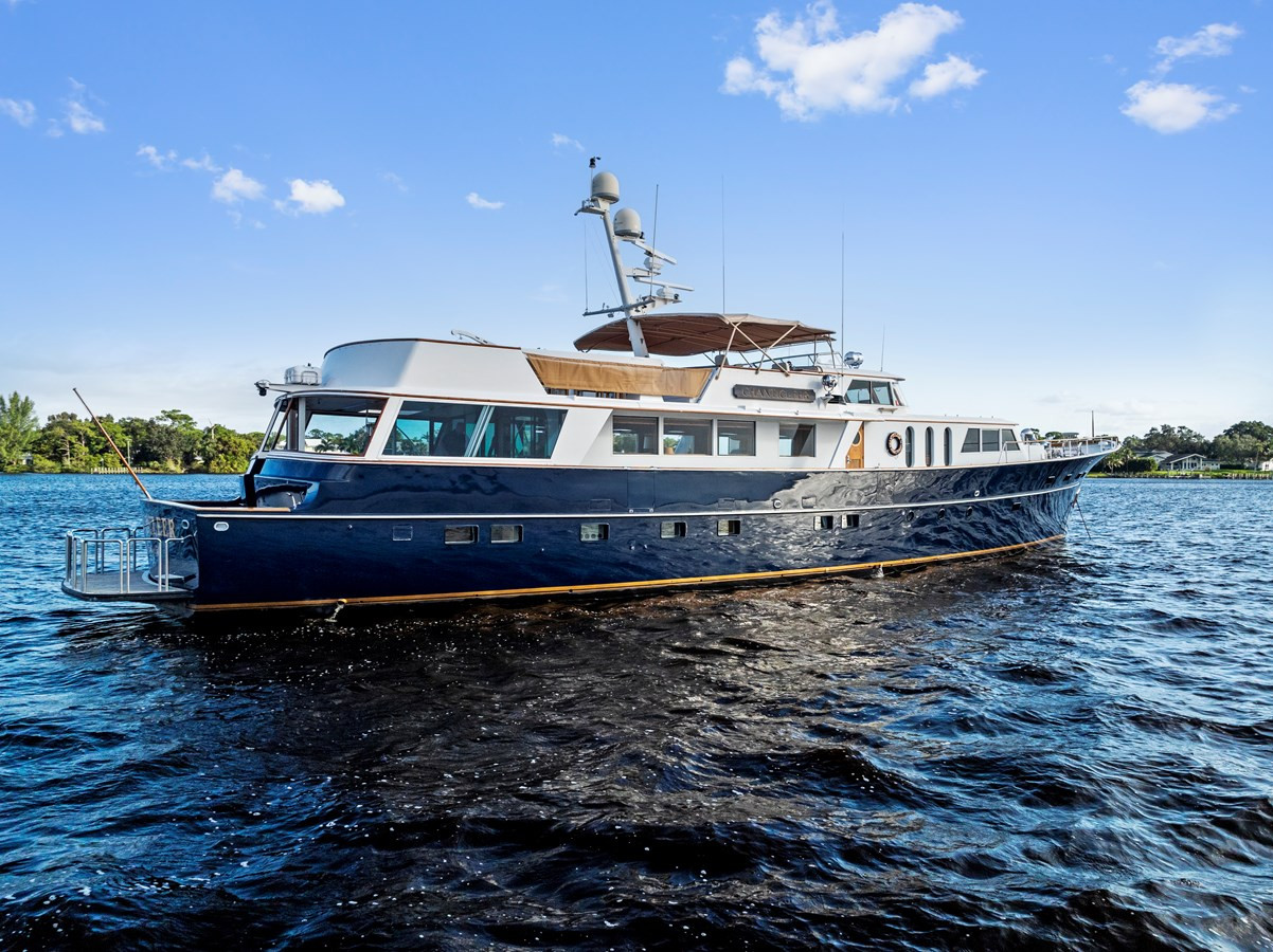 https://arconyachts.ams3.digitaloceanspaces.com/69685/conversions/large_4613940-optimize.jpg