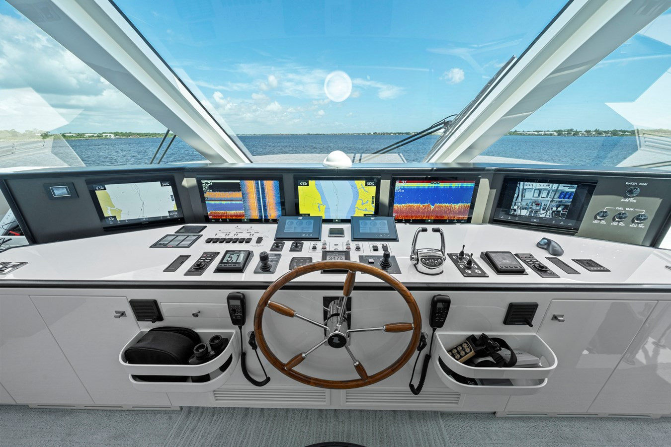 https://arconyachts.ams3.digitaloceanspaces.com/69686/conversions/large_4721496-optimize.jpg