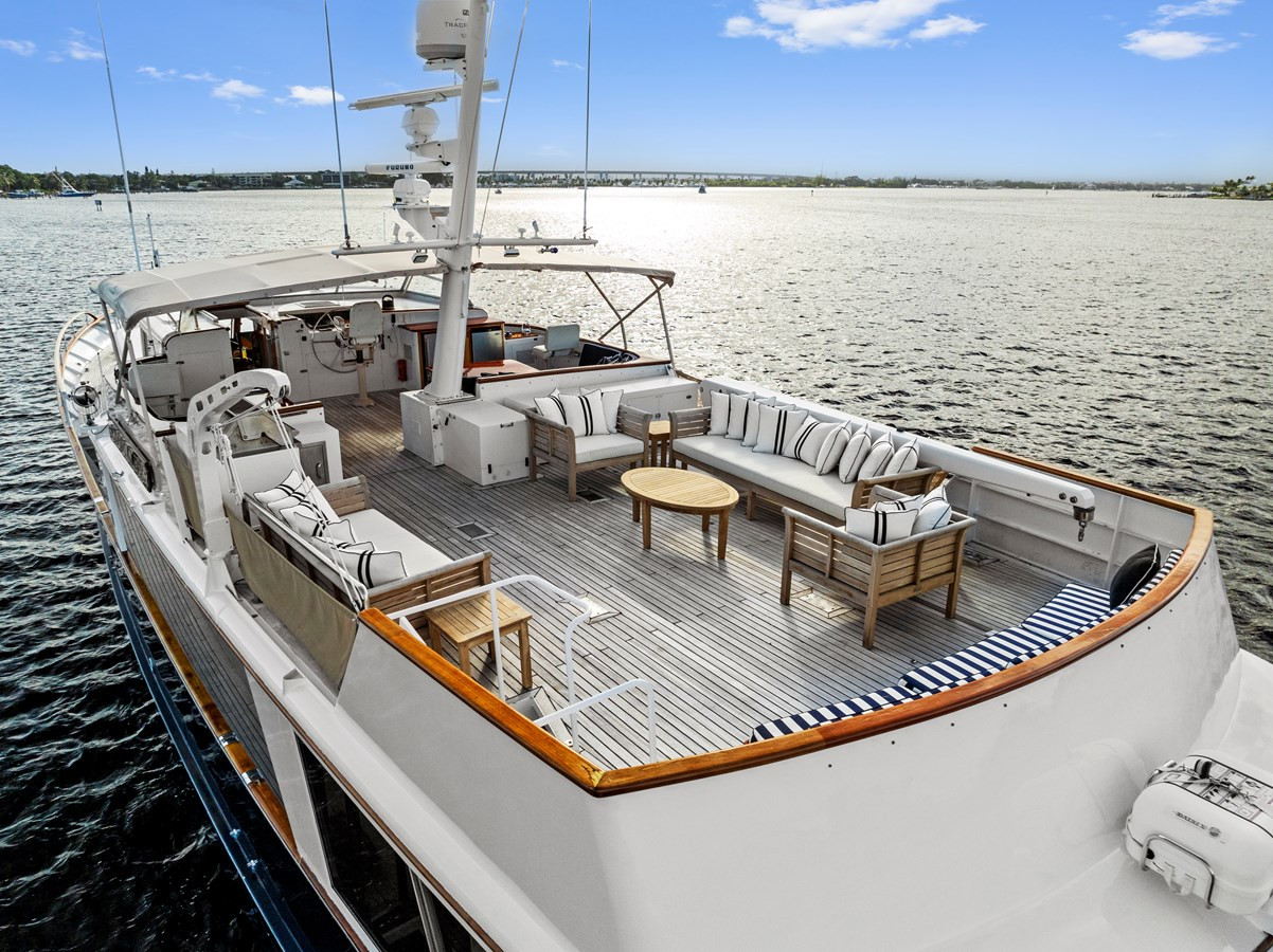 https://arconyachts.ams3.digitaloceanspaces.com/69688/conversions/large_4613941-optimize.jpg