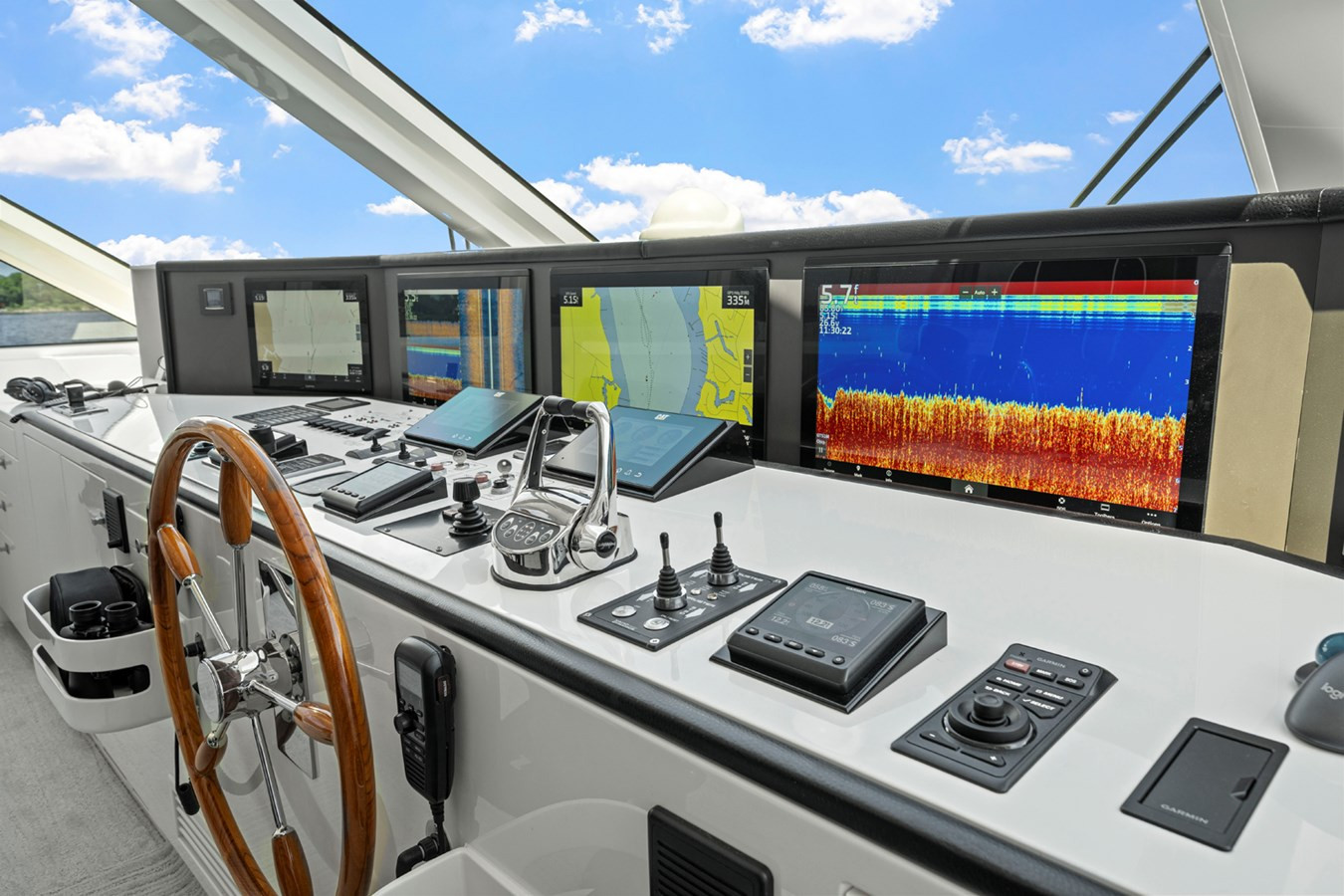 https://arconyachts.ams3.digitaloceanspaces.com/69690/conversions/large_4721497-optimize.jpg