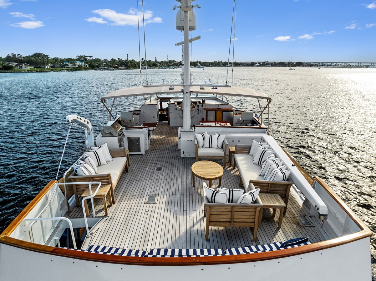 https://arconyachts.ams3.digitaloceanspaces.com/69691/conversions/large_4613942-optimize.jpg