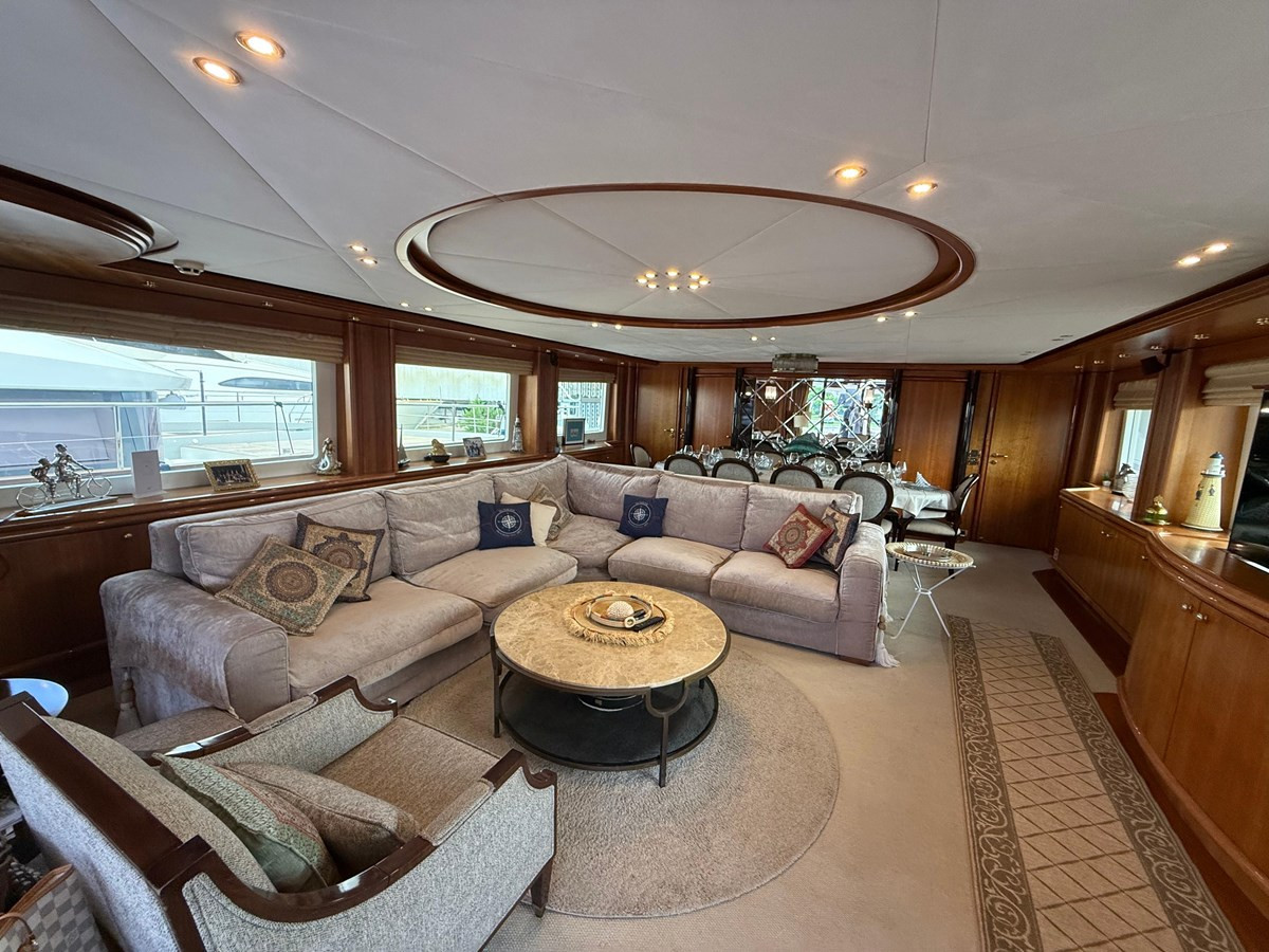 https://arconyachts.ams3.digitaloceanspaces.com/69700/conversions/large_4739492-optimize.jpg